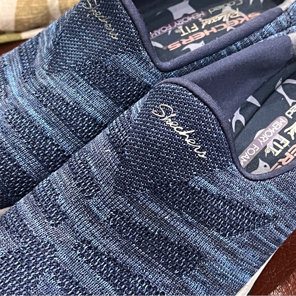 Skechers Relaxed Fit Women Navy Slip-On Loafers Size 6 - Picture 2 of 9